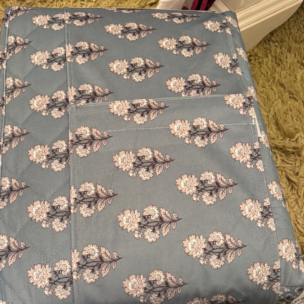 Mainstays Velvet Quilt Set - Green and White Floral - Picture 4 of 5